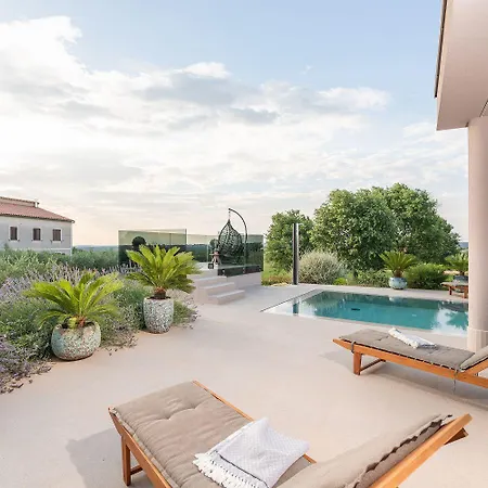 Exquisite Mit Panoramablick Aufs Meer, Salzwasserpool Mit Gegenstromanlage, Bbq *