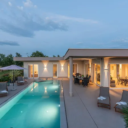 Exquisite Mit Panoramablick Aufs Meer, Salzwasserpool Mit Gegenstromanlage, Bbq 度假居