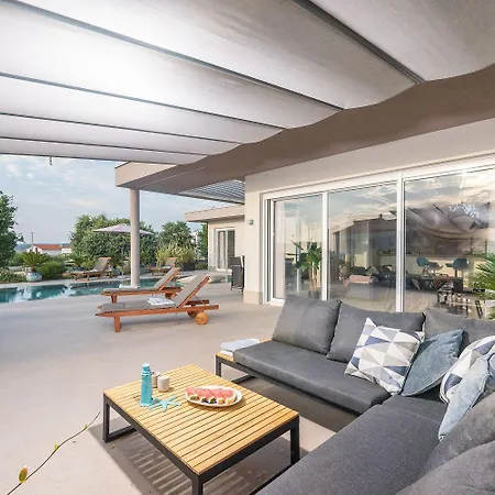 度假居 Exquisite Mit Panoramablick Aufs Meer, Salzwasserpool Mit Gegenstromanlage, Bbq