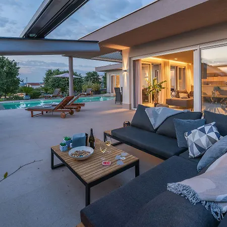 Exquisite Mit Panoramablick Aufs Meer, Salzwasserpool Mit Gegenstromanlage, Bbq *