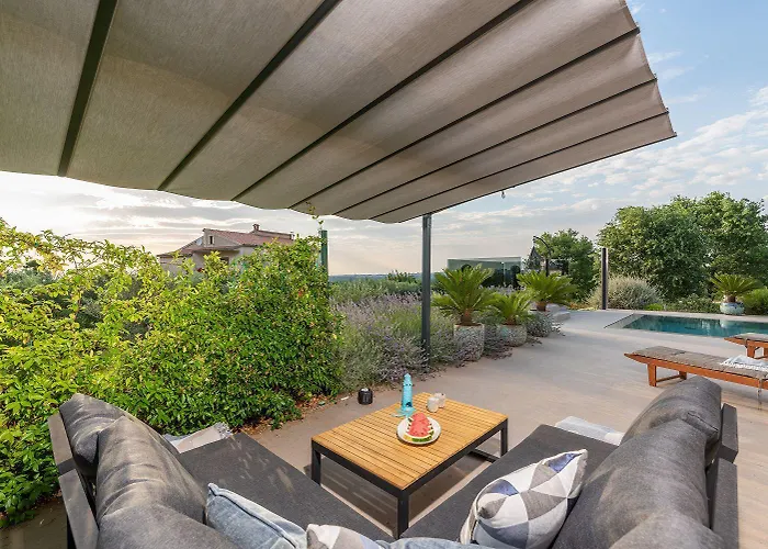 Дом отдыха Exquisite Mit Panoramablick Aufs Meer, Salzwasserpool Mit Gegenstromanlage, Bbq