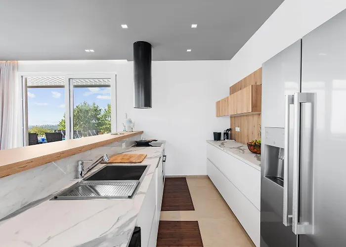 Exquisite Mit Panoramablick Aufs Meer, Salzwasserpool Mit Gegenstromanlage, Bbq * Пореч