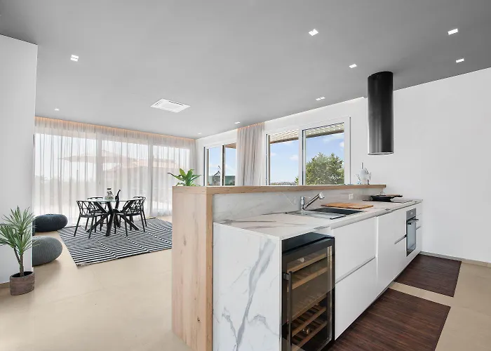 Exquisite Mit Panoramablick Aufs Meer, Salzwasserpool Mit Gegenstromanlage, Bbq Poreč