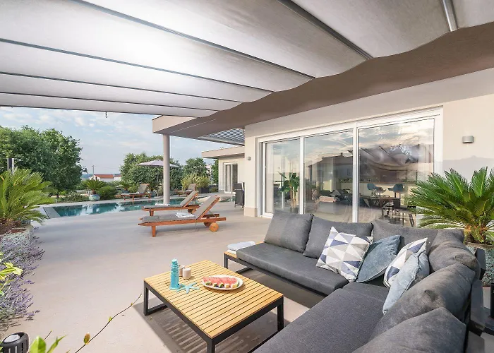 Prázdninový dům Exquisite Mit Panoramablick Aufs Meer, Salzwasserpool Mit Gegenstromanlage, Bbq