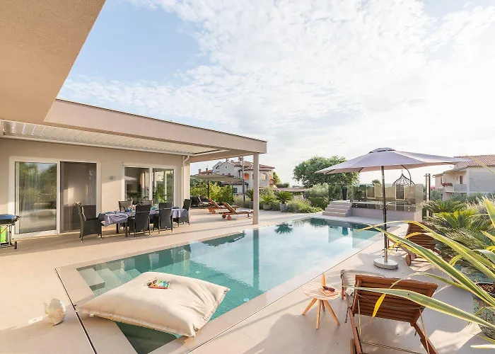 Дом отдыха Exquisite Mit Panoramablick Aufs Meer, Salzwasserpool Mit Gegenstromanlage, Bbq *