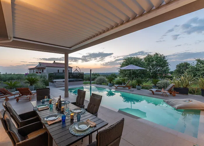 Exquisite Mit Panoramablick Aufs Meer, Salzwasserpool Mit Gegenstromanlage, Bbq * Пореч