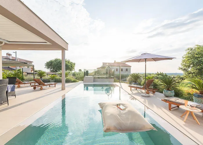 Prázdninový dům Exquisite Mit Panoramablick Aufs Meer, Salzwasserpool Mit Gegenstromanlage, Bbq