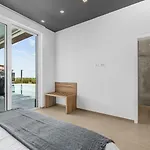 펜션 Exquisite Mit Panoramablick Aufs Meer, Salzwasserpool Mit Gegenstromanlage, Bbq 포레치