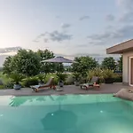펜션 Exquisite Mit Panoramablick Aufs Meer, Salzwasserpool Mit Gegenstromanlage, Bbq 포레치