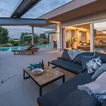 Exquisite Mit Panoramablick Aufs Meer, Salzwasserpool Mit Gegenstromanlage, Bbq *