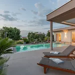 Exquisite Mit Panoramablick Aufs Meer, Salzwasserpool Mit Gegenstromanlage, Bbq 포레치