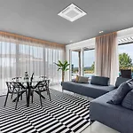 Exquisite Mit Panoramablick Aufs Meer, Salzwasserpool Mit Gegenstromanlage, Bbq