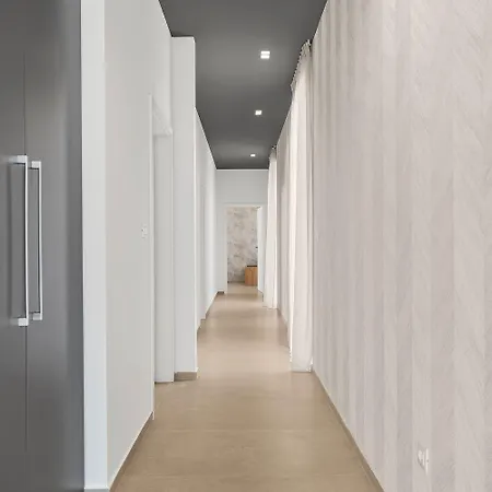 Dom wakacyjny Exquisite Mit Panoramablick Aufs Meer, Salzwasserpool Mit Gegenstromanlage, Bbq Poreč