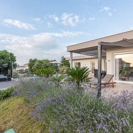 Exquisite Mit Panoramablick Aufs Meer, Salzwasserpool Mit Gegenstromanlage, Bbq Nyaraló *