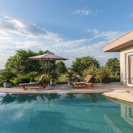 Exquisite Mit Panoramablick Aufs Meer, Salzwasserpool Mit Gegenstromanlage, Bbq Dom wakacyjny *