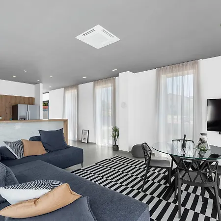 Exquisite Mit Panoramablick Aufs Meer, Salzwasserpool Mit Gegenstromanlage, Bbq Casa vacanze Porec