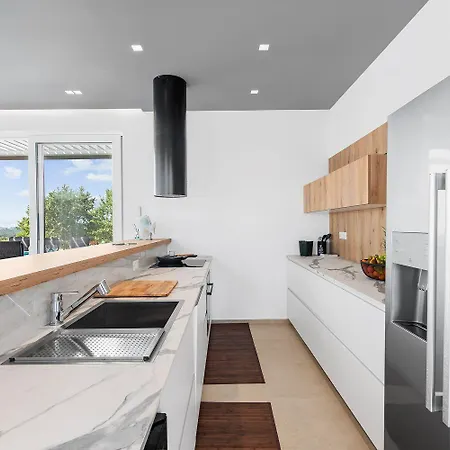 Exquisite Mit Panoramablick Aufs Meer, Salzwasserpool Mit Gegenstromanlage, Bbq * Porec