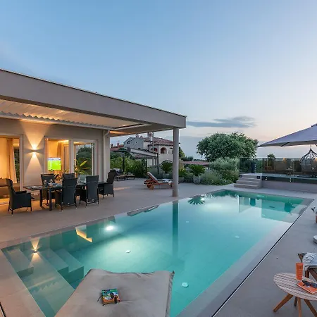 Exquisite Mit Panoramablick Aufs Meer, Salzwasserpool Mit Gegenstromanlage, Bbq Holiday home Porec