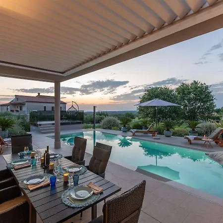 Exquisite Mit Panoramablick Aufs Meer, Salzwasserpool Mit Gegenstromanlage, Bbq * Porec