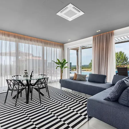 Exquisite Mit Panoramablick Aufs Meer, Salzwasserpool Mit Gegenstromanlage, Bbq