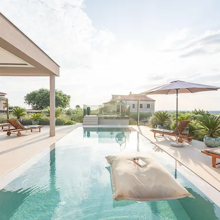 펜션 Exquisite Mit Panoramablick Aufs Meer, Salzwasserpool Mit Gegenstromanlage, Bbq