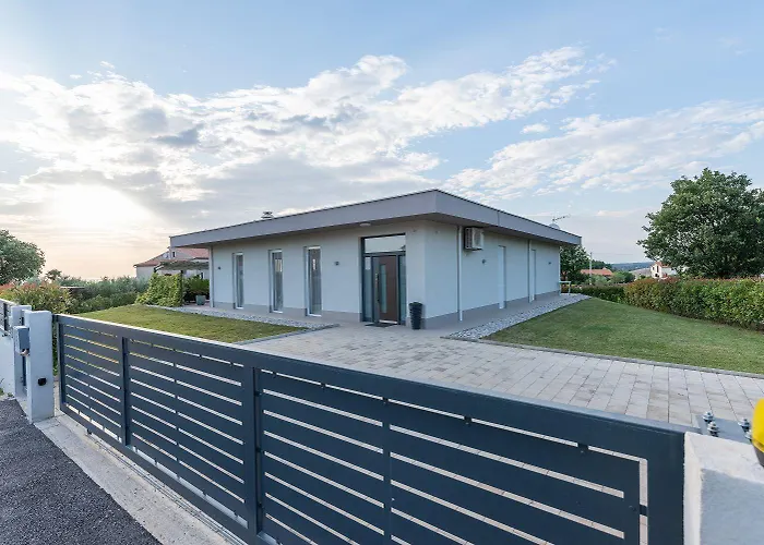 Vakantiehuis Exquisite Mit Panoramablick Aufs Meer, Salzwasserpool Mit Gegenstromanlage, Bbq *