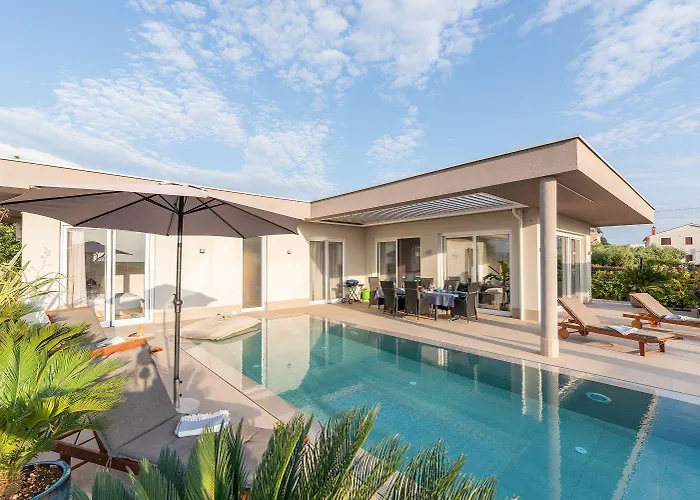 Exquisite Mit Panoramablick Aufs Meer, Salzwasserpool Mit Gegenstromanlage, Bbq