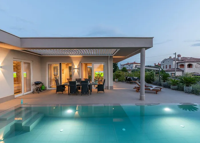 Exquisite Mit Panoramablick Aufs Meer, Salzwasserpool Mit Gegenstromanlage, Bbq Ferienhaus *