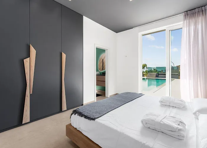 Vakantiehuis Exquisite Mit Panoramablick Aufs Meer, Salzwasserpool Mit Gegenstromanlage, Bbq Poreč