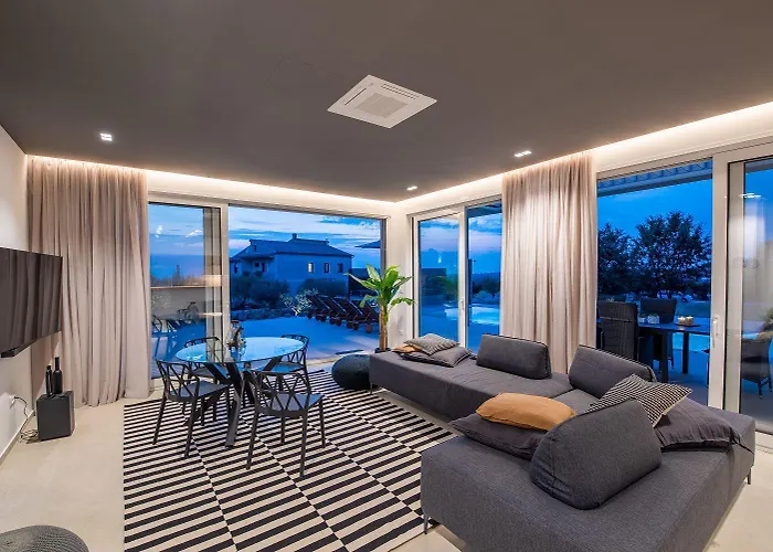 Exquisite Mit Panoramablick Aufs Meer, Salzwasserpool Mit Gegenstromanlage, Bbq Nyaraló