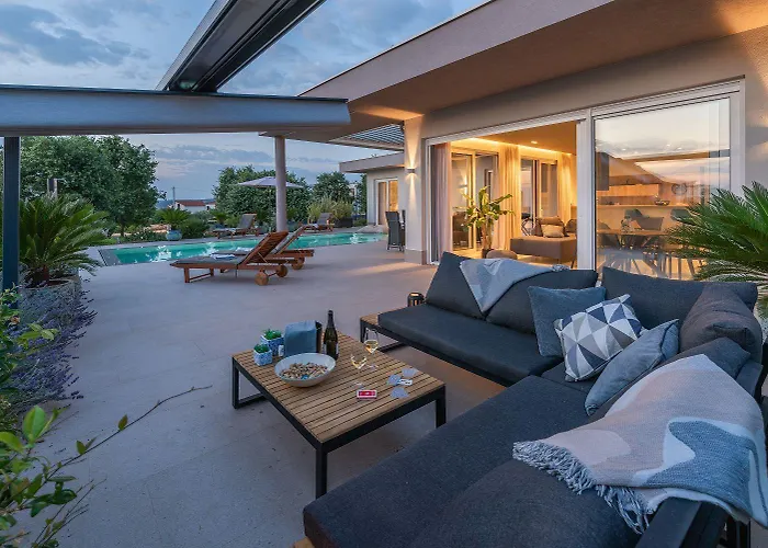 Exquisite Mit Panoramablick Aufs Meer, Salzwasserpool Mit Gegenstromanlage, Bbq *