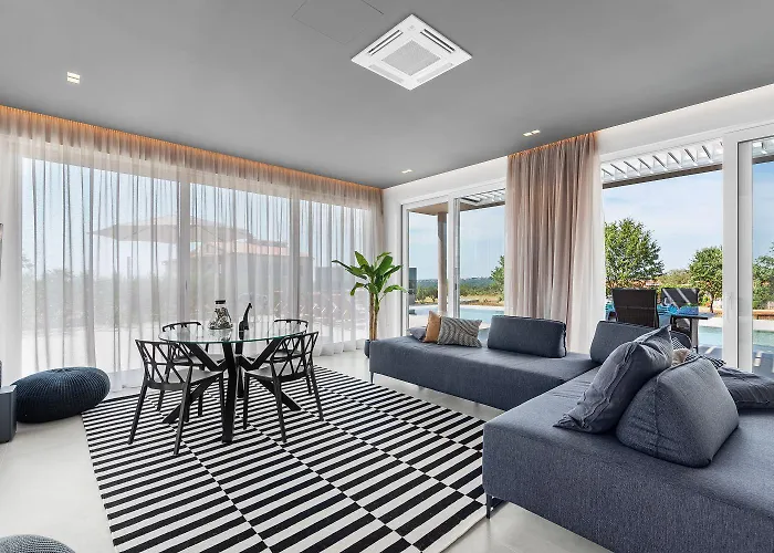 Exquisite Mit Panoramablick Aufs Meer, Salzwasserpool Mit Gegenstromanlage, Bbq